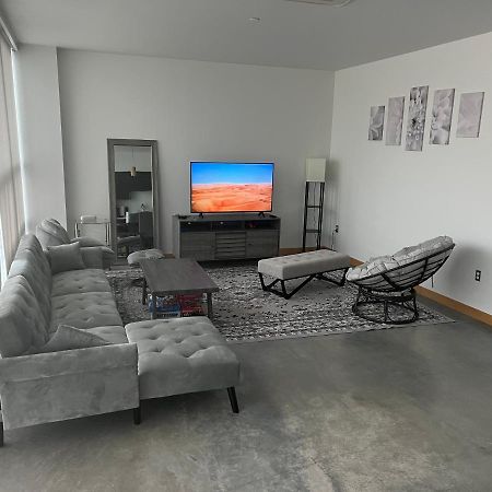 "Arrons Place" At The Griswold Detroit Bagian luar foto