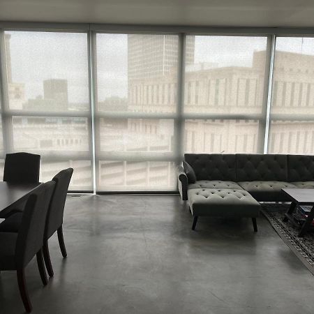 "Arrons Place" At The Griswold Detroit Bagian luar foto
