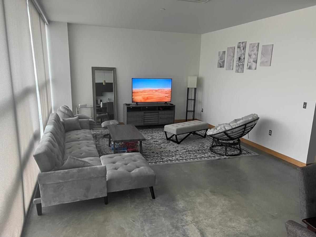 "Arrons Place" At The Griswold Detroit Bagian luar foto