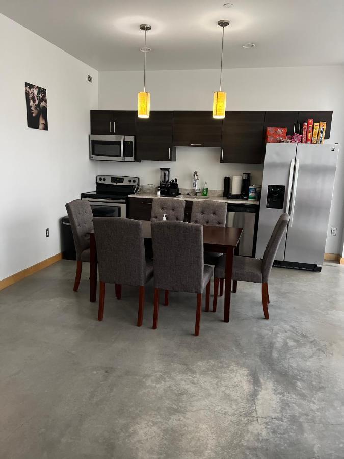 "Arrons Place" At The Griswold Detroit Bagian luar foto