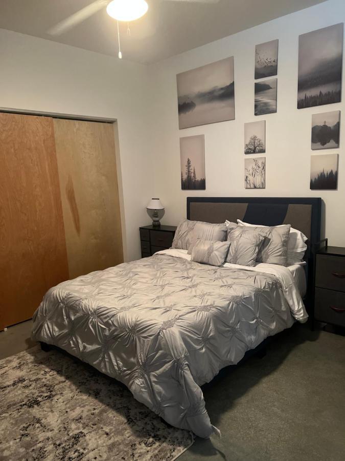 "Arrons Place" At The Griswold Detroit Bagian luar foto