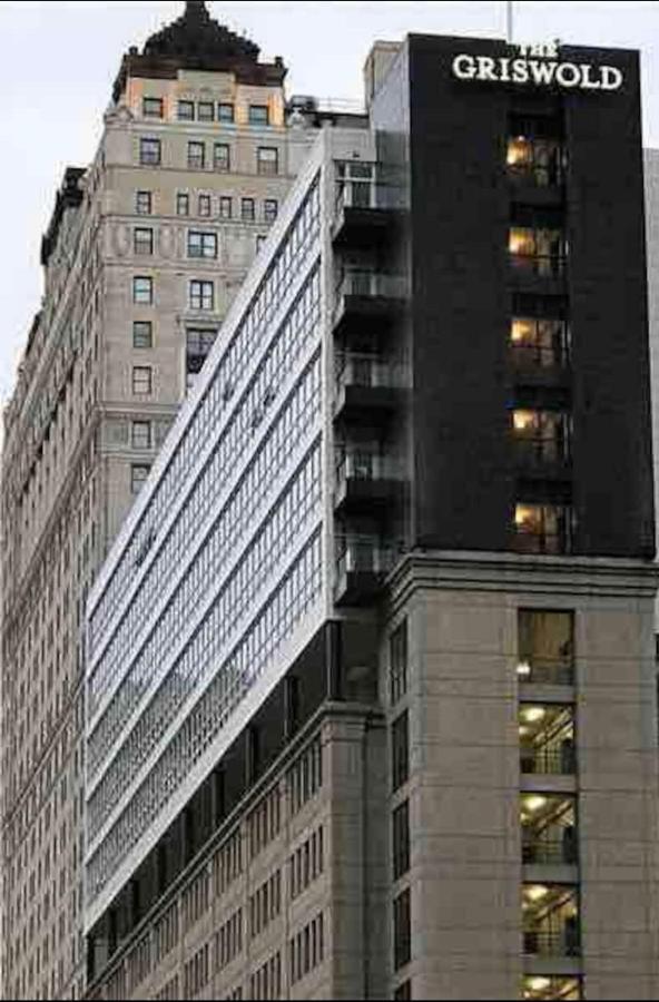 "Arrons Place" At The Griswold Detroit Bagian luar foto